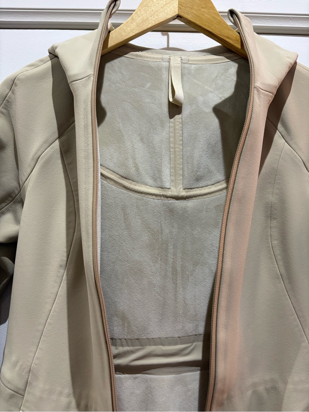 Lululemon RepelShell Rain Jacket (mint condition) - Picture 6 of 13